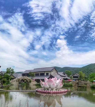 中国特色小镇样板——浔龙河生态艺术小镇